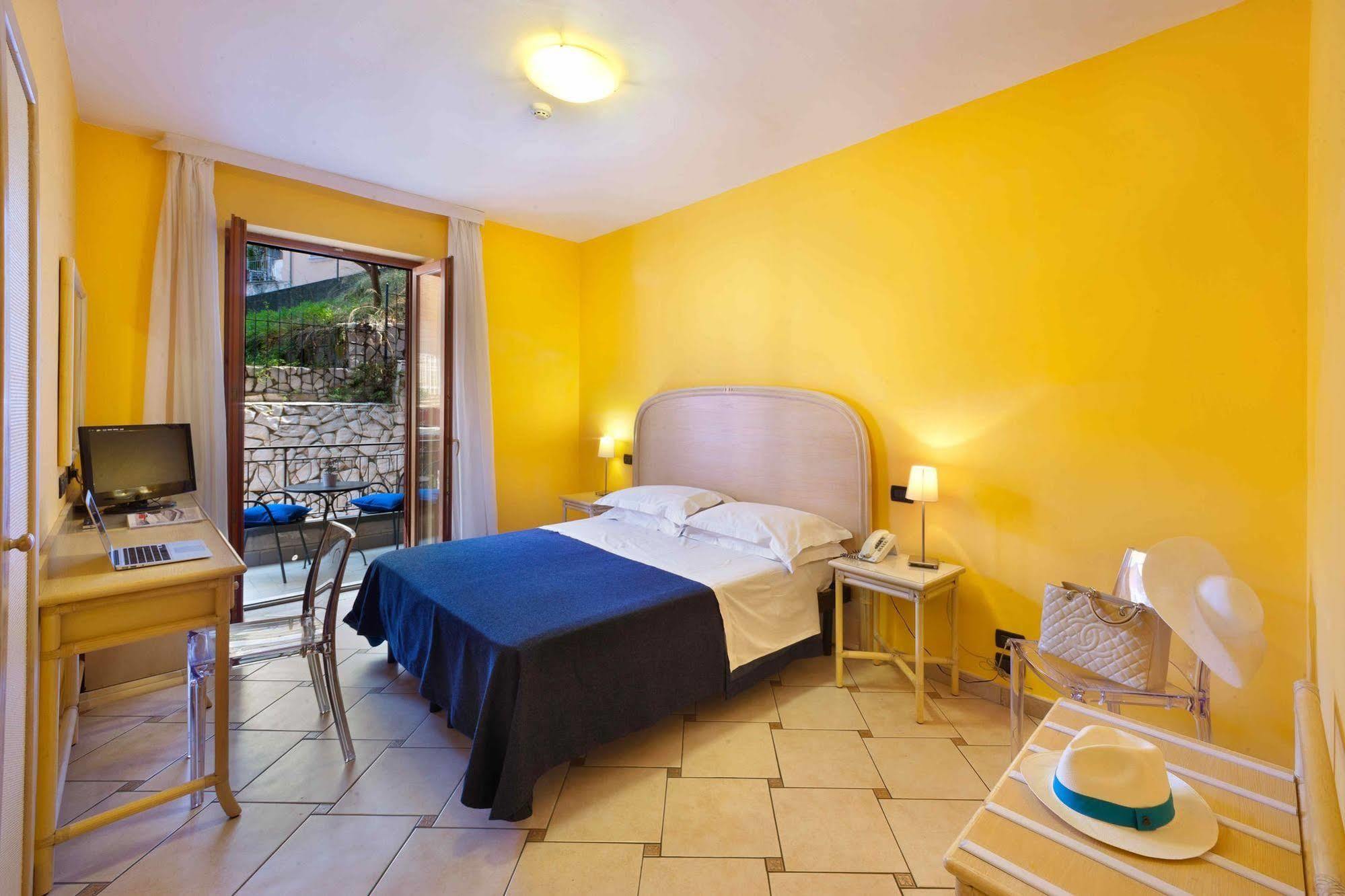 Hotel Rivage Sorrento Esterno foto